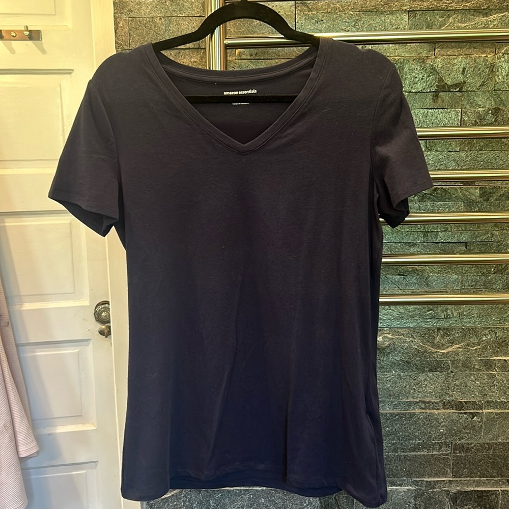 Amazon essential/basic Navy V-Neck T-Shirt Size: M